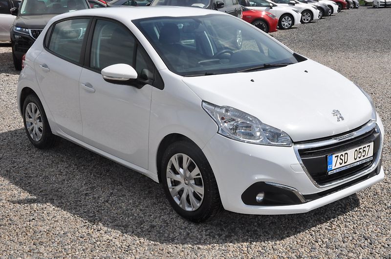 Peugeot 208 1.6HDi 55kW - fotka 2 z 10