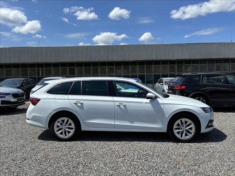Škoda Octavia 2,0 TAŽNÉ,KŮŽE,HEAD-UP - fotka 7 z 38