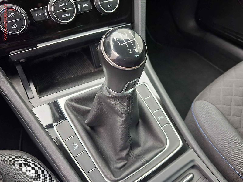 Volkswagen Golf (2018) 2.0 TDi, Join, LED, navi - fotka 16 z 18