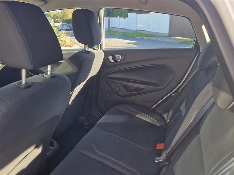 Ford Fiesta 1,2 i 44kW MANUÁL HEZKÝNÁJEZD - fotka 15 z 36