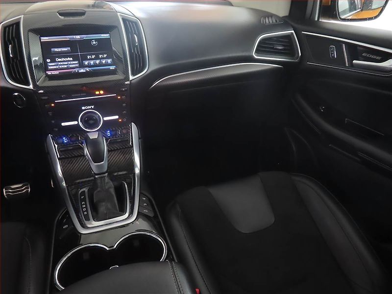 Ford Edge (2016) Titanium 2.0 Bi-TDCI, 4X4 - fotka 8 z 16