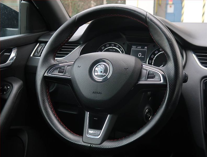 Škoda Octavia (2013) RS 2.0 TDI, Serv.kniha, Xenony - fotka 17 z 20