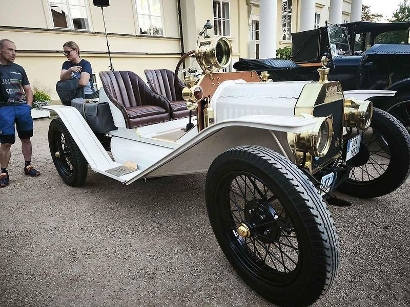 Jako v knize Dědeček automobil si připadali návštěvníci Nového zámku v Kostelci nad Orlicí