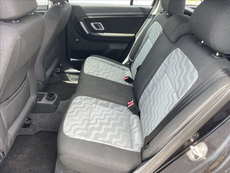 Škoda Fabia 1,4 i 63kw Klima ESP Tempomat, - fotka 8 z 35