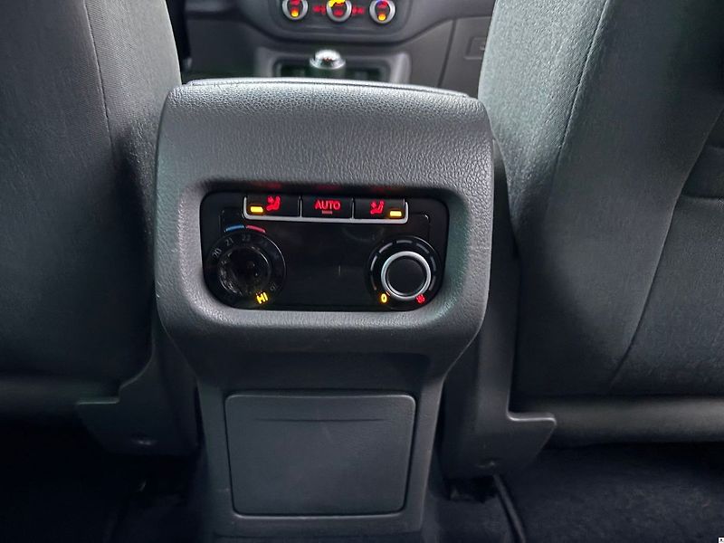 Seat Alhambra 2.0TDi-103kW/STYLE/7MÍST/MAN6/ - fotka 33 z 48