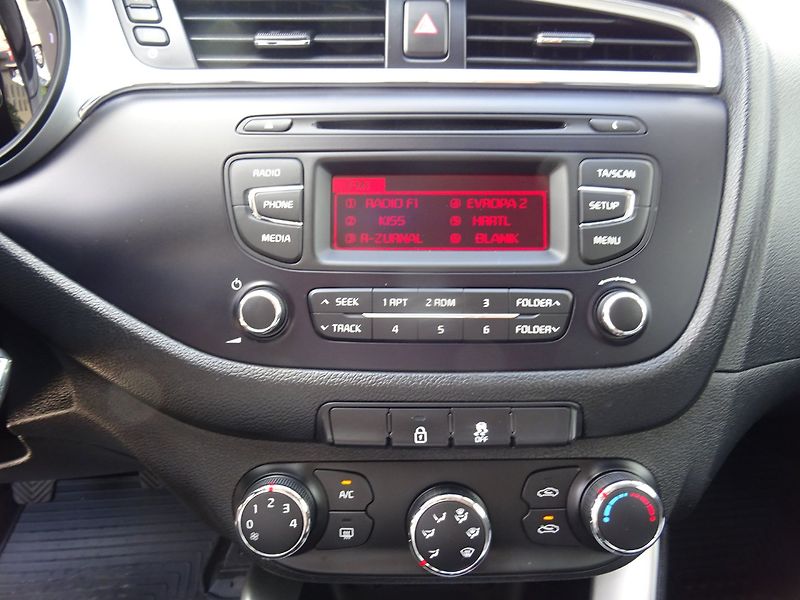 Kia Ceed (2018) 1.6GDi,99kW,1majČR,DPH,S.kniha - fotka 12 z 20
