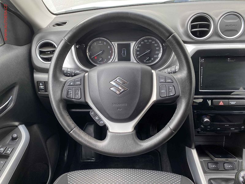 Suzuki Vitara (2018) 1.6 VVT, 2.maj,ČR, AC, temo - fotka 11 z 18