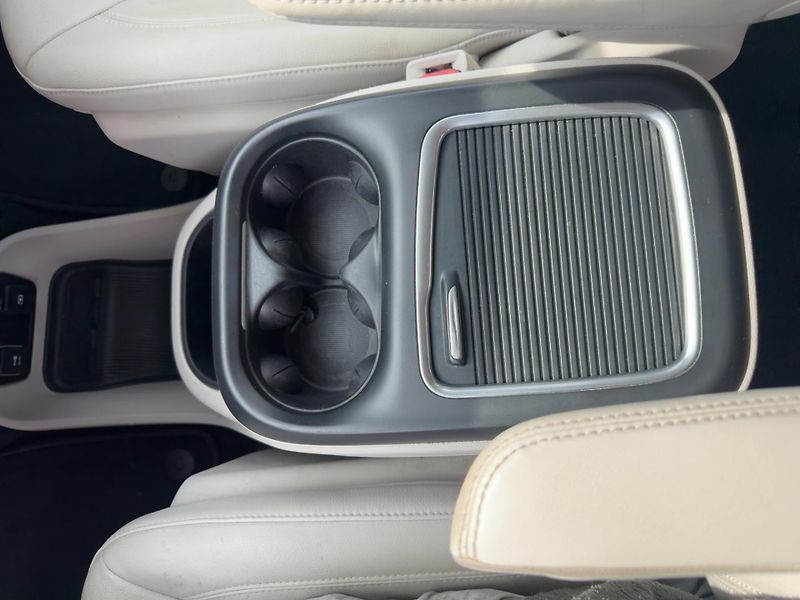 Chrysler Pacifica (2021) 3,6 Hybrid PlugIn Limited 2021 - fotka 18 z 21