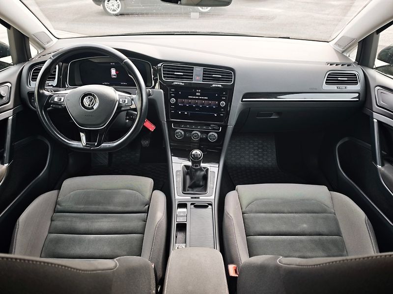 Volkswagen Golf (2019) Highline 1.5 TSI 110kW - fotka 15 z 33