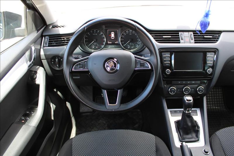 Škoda Octavia 2,0 TDi  AMBITION, DIG. KLIMA - fotka 12 z 23