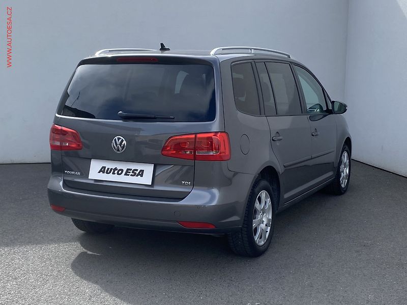 Volkswagen Touran (2011) 1.6 TDi, DSG, panor, navi - fotka 4 z 16