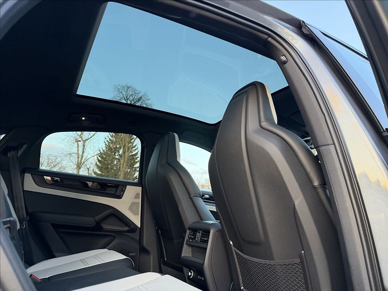 Porsche Cayenne E3 II Coupe Black Edition - fotka 32 z 37