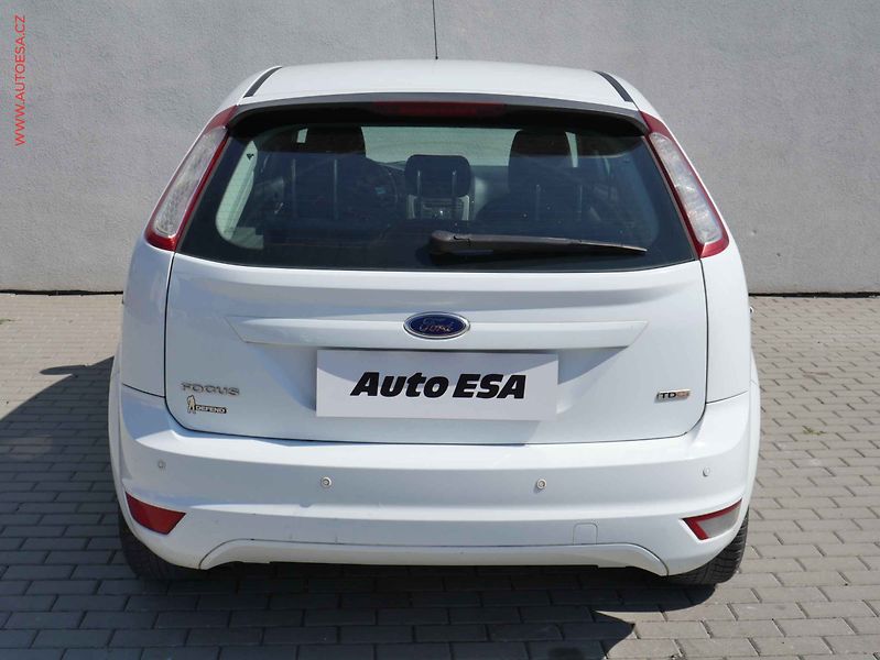 Ford Focus (2011) 1.6 TDCi, ČR, AC, park.asist - fotka 5 z 14