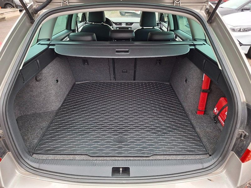Škoda Octavia (2013) 1.4TSI 103kW 6MAN -S.KNIHA - fotka 33 z 48