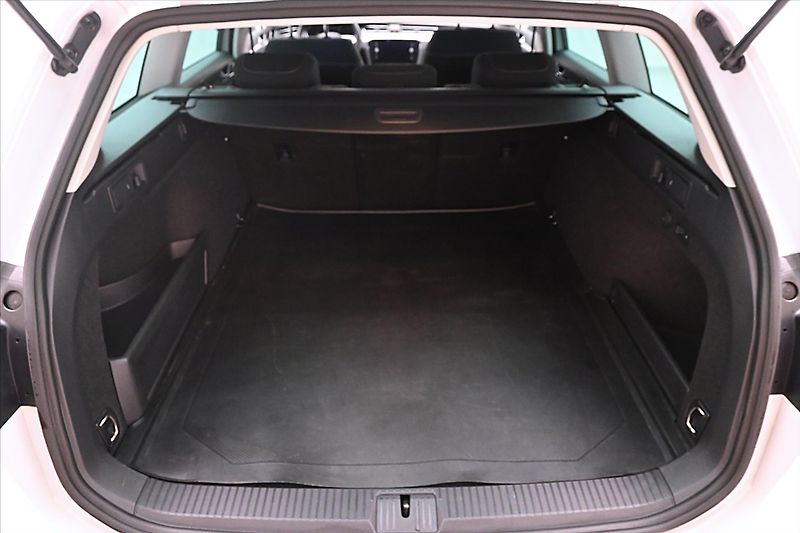 Volkswagen Passat 2,0 TDI 110 kW DSG Business Zá - fotka 10 z 31