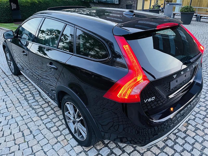 Volvo V60 2.4D4 5V AUTOMAT KAMERA TAŽNÉ - fotka 17 z 46