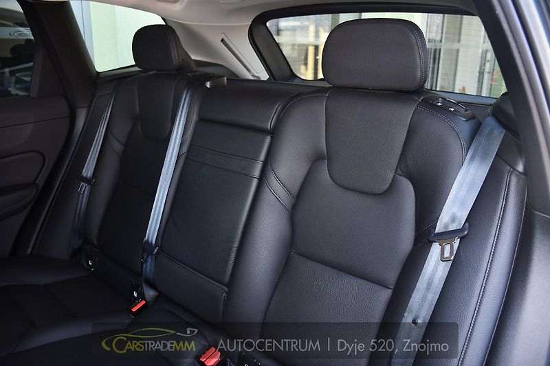 Volvo XC60 B4 INSCRIPTION AWD - fotka 15 z 53