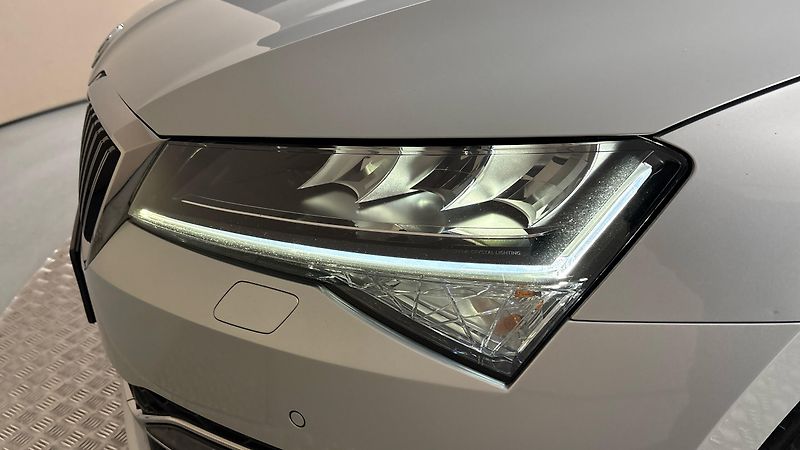 Škoda Superb 2.0 TDI Style Combi - fotka 18 z 27
