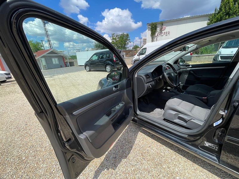 Volkswagen Golf 2.0TDI 103kW*ZADÁNO* - fotka 10 z 25