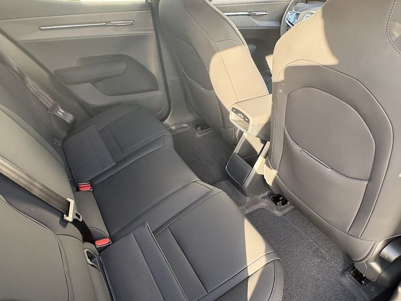 Volvo EX30 PLUS P5 Long Range Electric 20 - fotka 16 z 25
