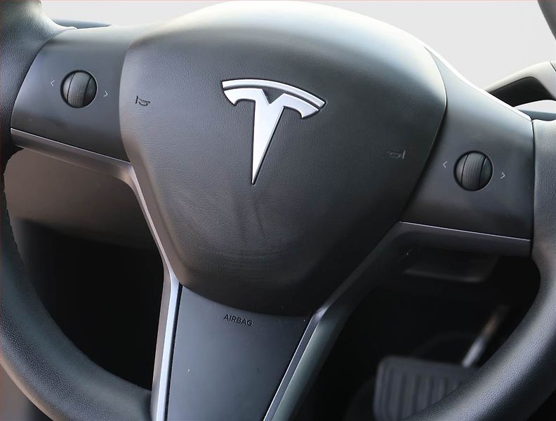 Tesla Model 3 (2019) Long Range 4WD 78kWh, SoH 75% - fotka 17 z 26