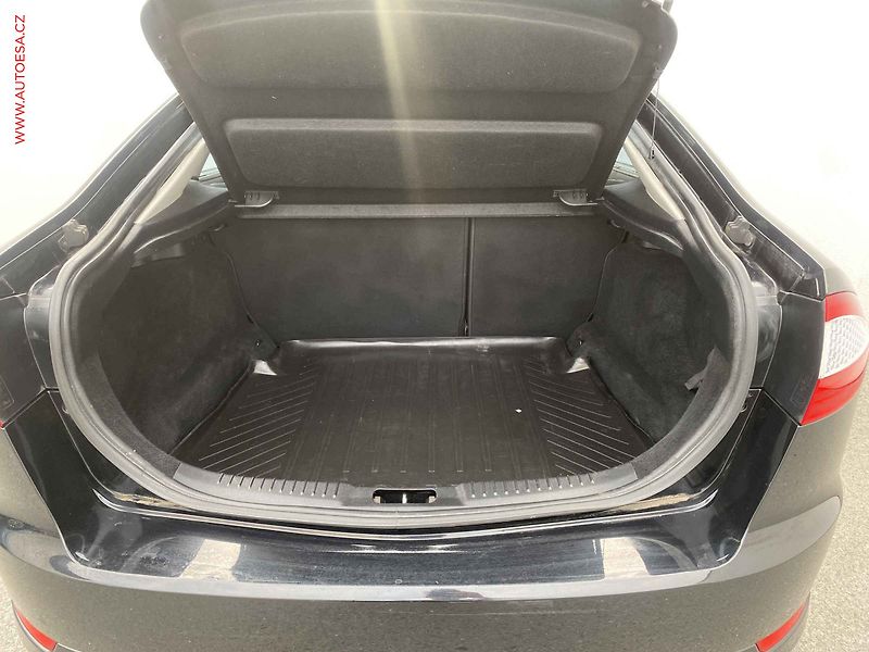 Ford Mondeo (2010) 2.2TDCi, ČR, Bixen, park - fotka 7 z 18