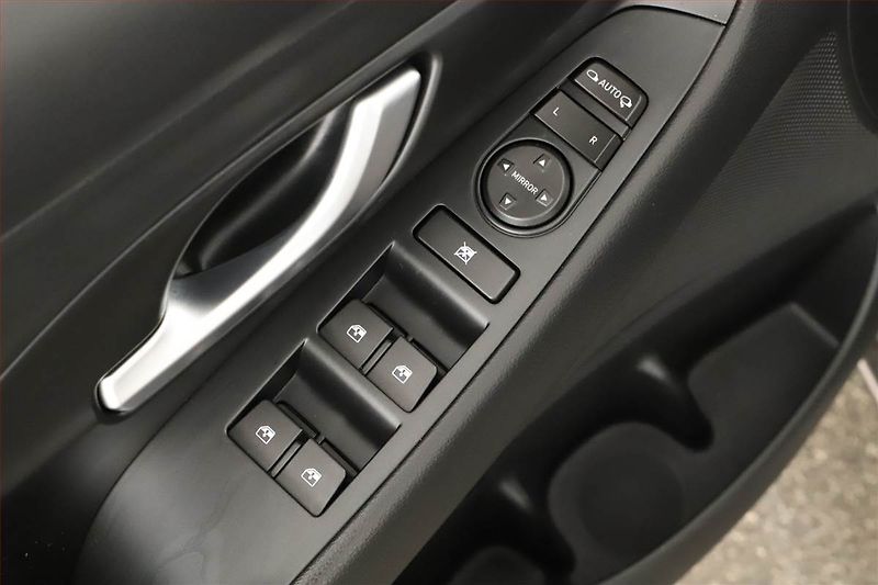 Hyundai i30 (2022) 1.0 T-GDI, Automat, ČR,1.maj - fotka 10 z 14