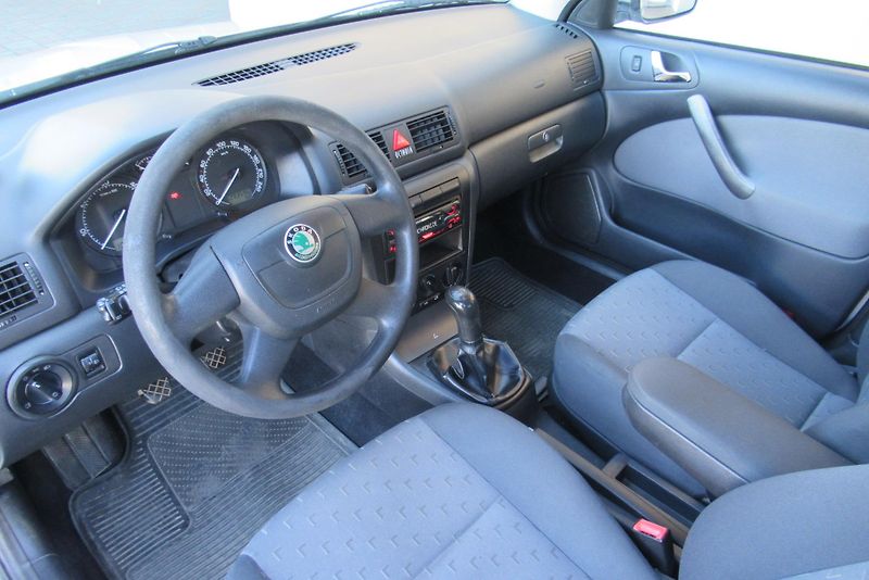 Škoda Octavia 1.9 TDi TOUR KLIMA TAŽNÉ - fotka 9 z 17