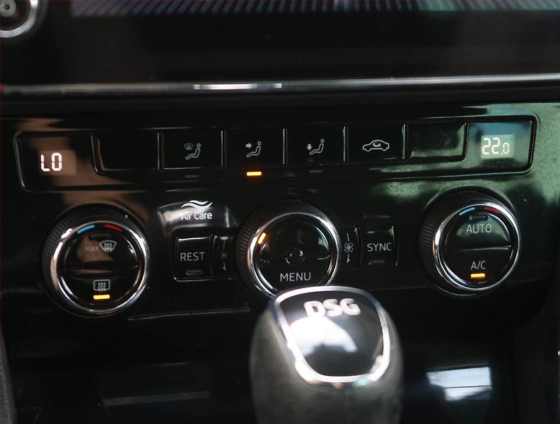 Škoda Superb (2018) Ambition 1.5 TSI, Automat - fotka 22 z 23