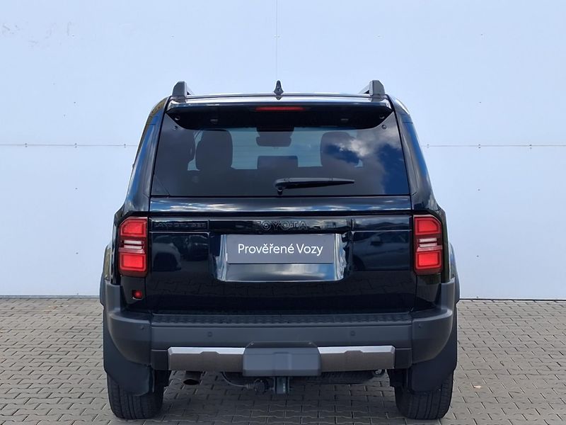 Toyota Land Cruiser 2.8 D-4D 6AT Invincible - fotka 9 z 27