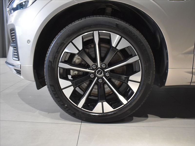 Volvo XC60 2,0 T8 AWD Ultra B&W,tažné - fotka 8 z 29