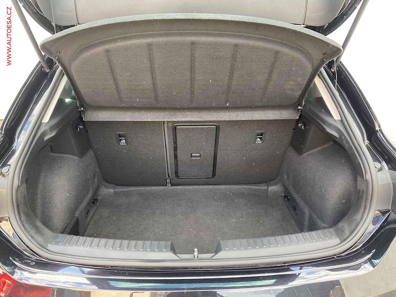 Seat Leon (2021) 2.0 TDi, FR, LED - fotka 7 z 17