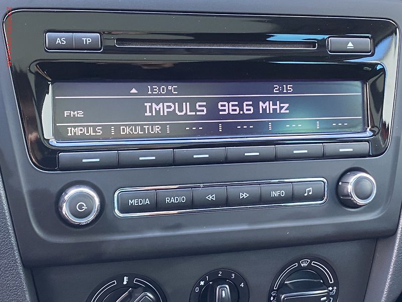 Škoda Rapid (2015) 1.2 TSi, Sport, xenon, panor - fotka 15 z 16
