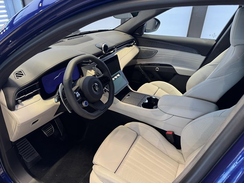 Maserati Grecale (2026) Modena 330HP  - fotka 9 z 20