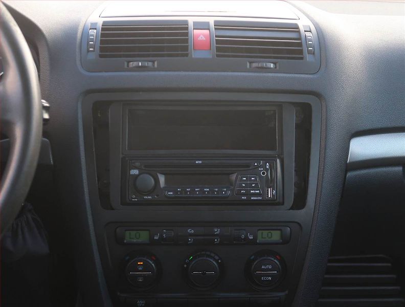 Škoda Octavia (2004) Elegance 2.0 TDI, po STK - fotka 12 z 17