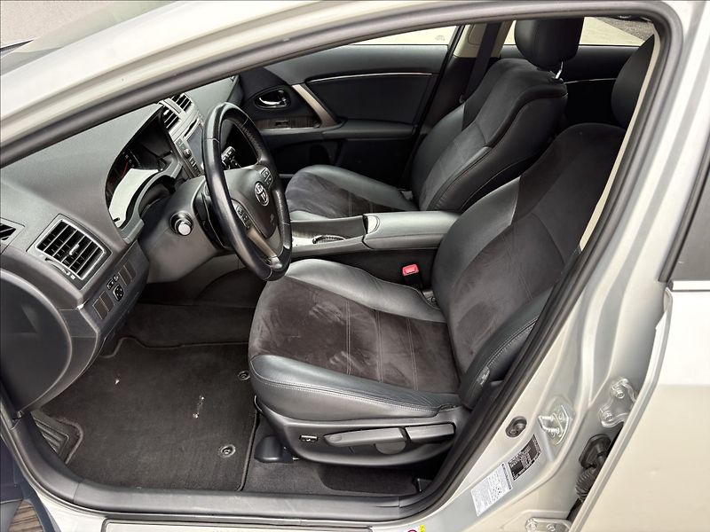Toyota Avensis 1,8 VVT- i 108 KW AUTOMAT CZ - fotka 15 z 23