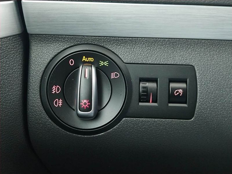 Volkswagen Touran (2015) 2.0 TDI, Navi, Bi-Xenony - fotka 18 z 20