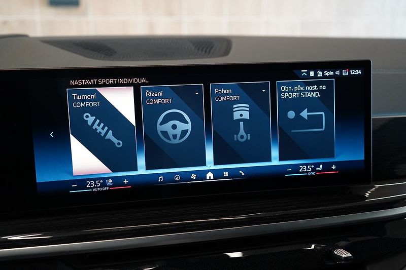 BMW X5 40d xDrive, Vzduch, Tažné, HUD - fotka 34 z 47