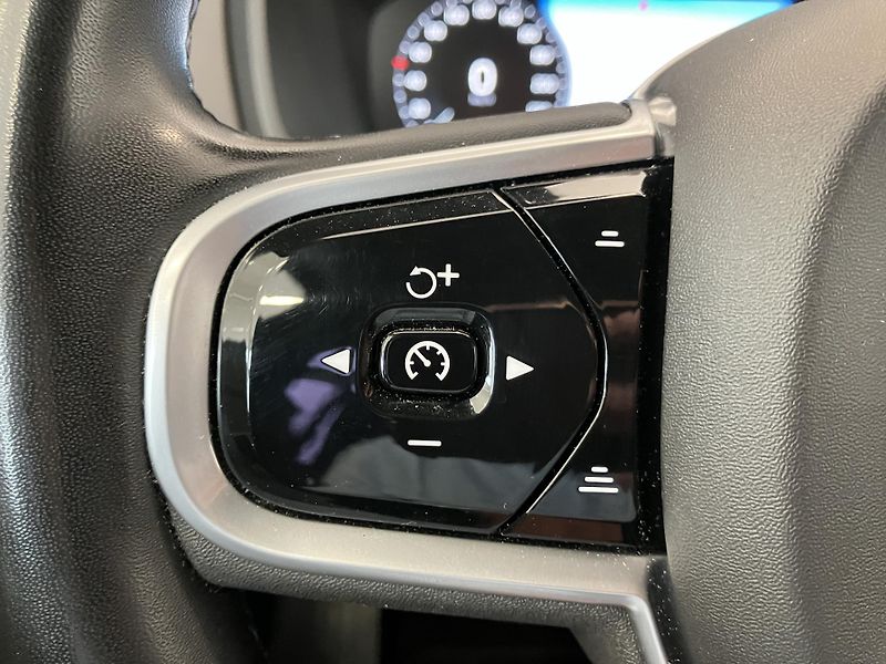 Volvo XC90 B5 AWD R-Design AT8, ČR - fotka 24 z 49