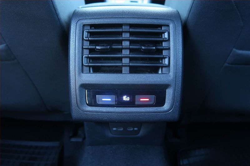 Volkswagen Golf (2021) 2.0 TDI, Automat, Navi - fotka 25 z 25
