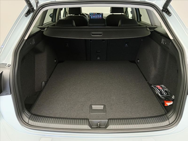 Volkswagen Golf Variant (2025) 1,5 TSI 6g  People - fotka 13 z 21