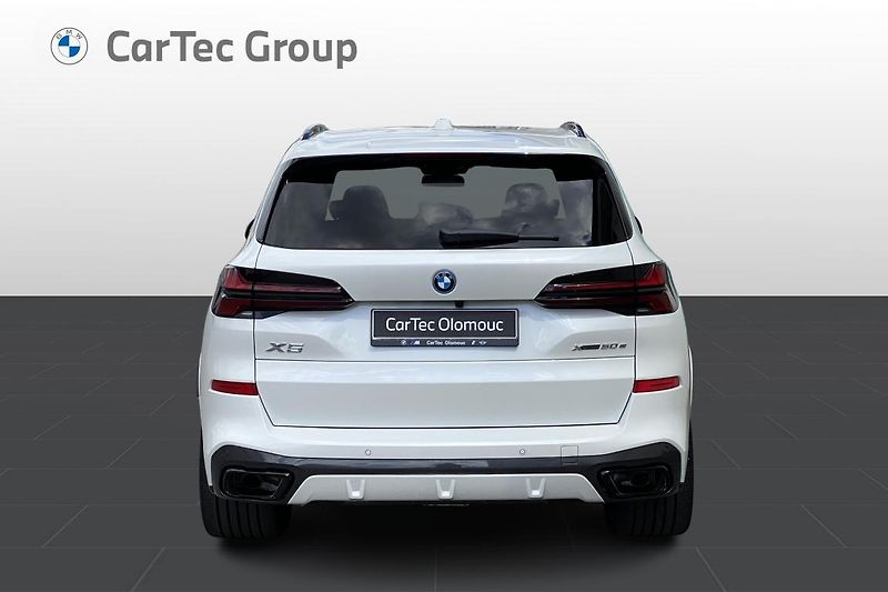 BMW X5 xDrive50e - fotka 5 z 10