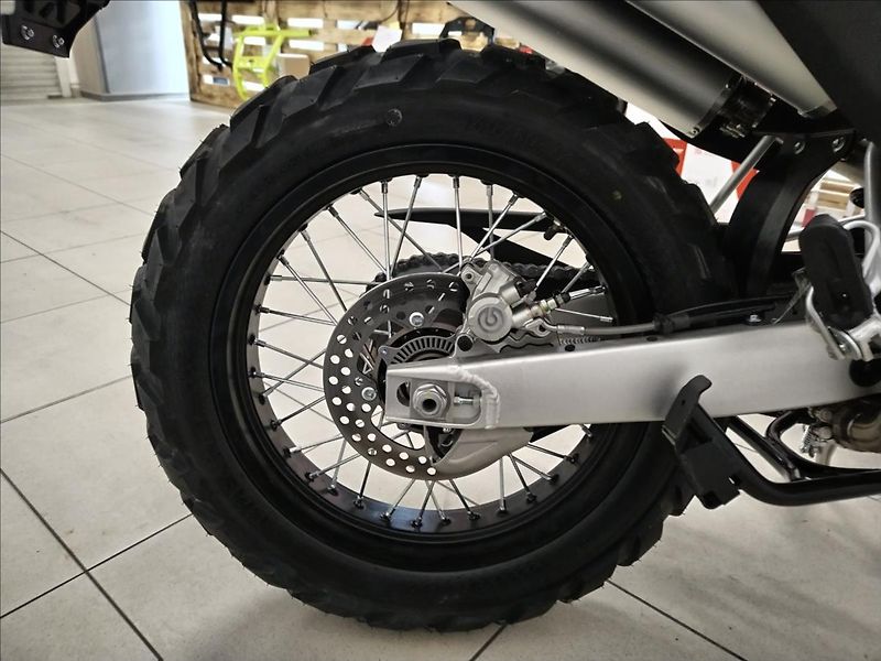 SWM Superdual T 600 (GT Pack)   0, - fotka 14 z 16