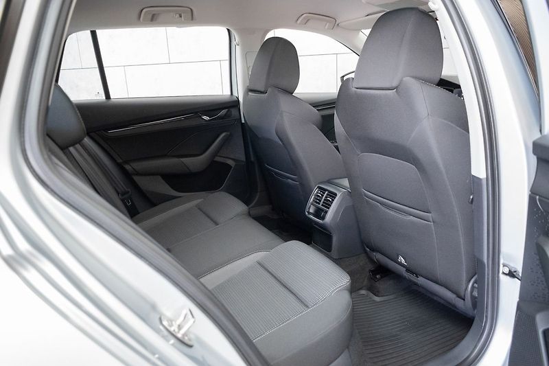 Škoda Octavia 2.0 TDI AMBITION*DPH*ČR 1.MAJ* - fotka 13 z 38