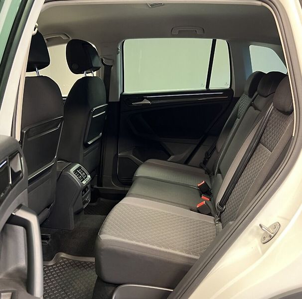 Volkswagen Tiguan BMT 4MOTION 110kW HIGHLINE - fotka 11 z 17