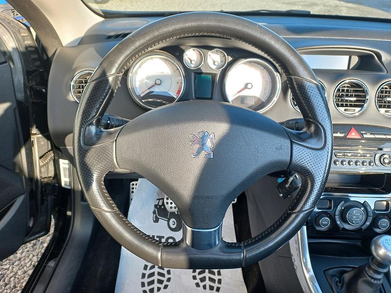 Peugeot 308 (2010) CC 1.6i 115kW  - fotka 16 z 18