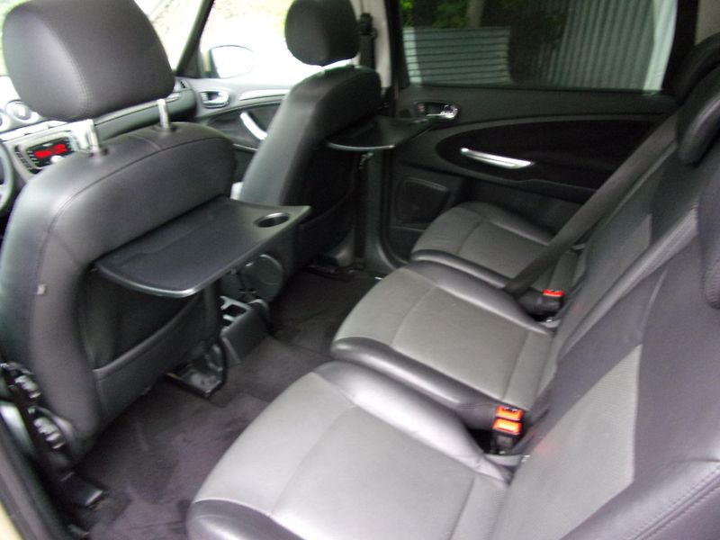 Ford Galaxy (2007) 2.0TDCi 103kW GHIA 7MÍST PANOR - fotka 15 z 25