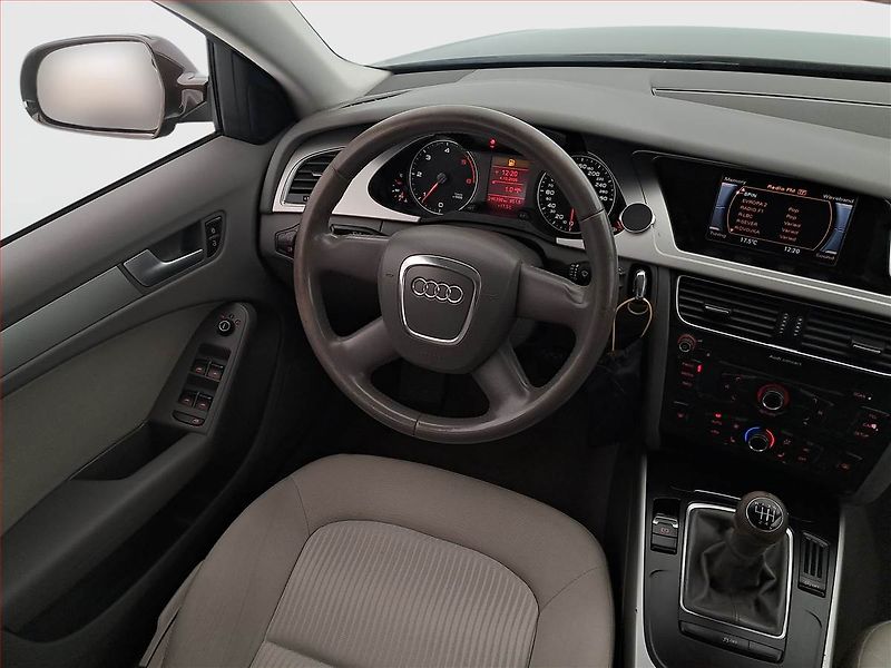 Audi A4 (2011) 2.0 TDI, Xenony, Vyhř. sedaček - fotka 7 z 16