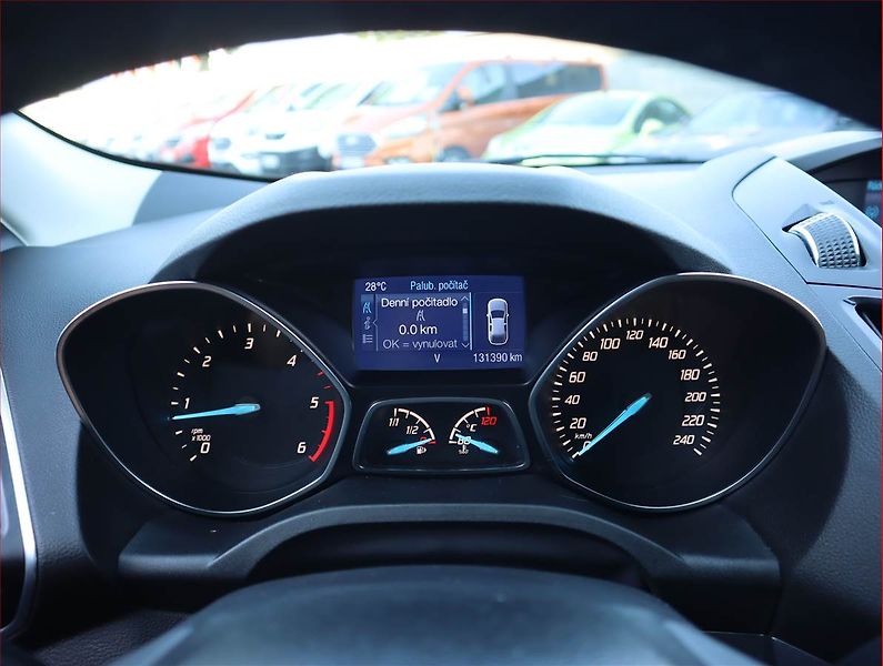 Ford Kuga (2015) 2.0 TDCi, 4X4, Kůže, Tempomat - fotka 11 z 18