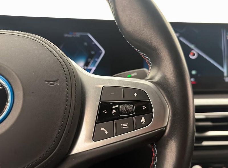 BMW i4 M50 xDrive GC 360k HuD Laser - fotka 25 z 32
